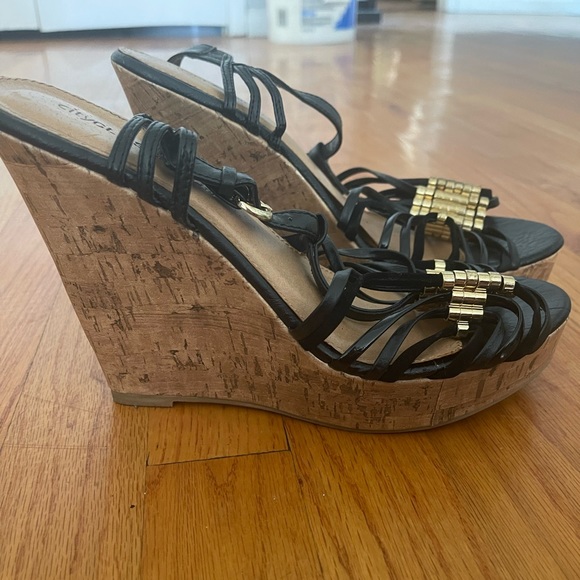 Wedge heel size 9 - Picture 1 of 3